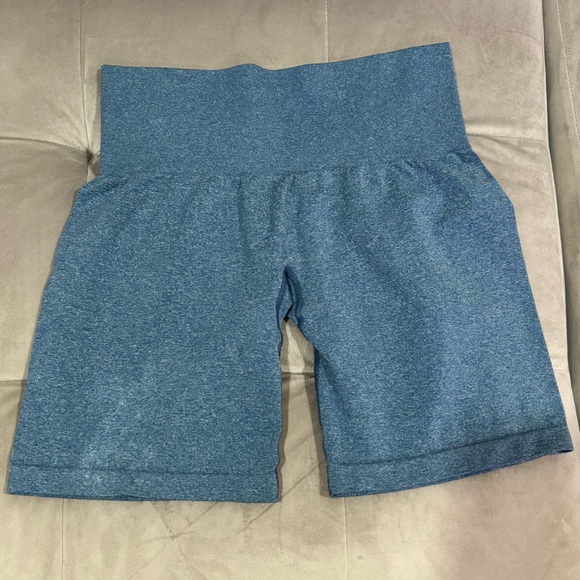 NVGTN workout shorts - Picture 2 of 3
